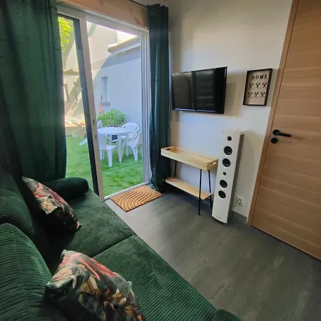 Chalet Tiny House Avec Jardin Et Acces Piscine Chauffee